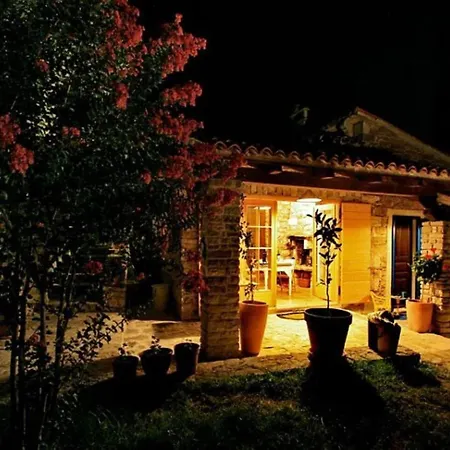 Bella - Two Bedroom House Hébergement de vacances