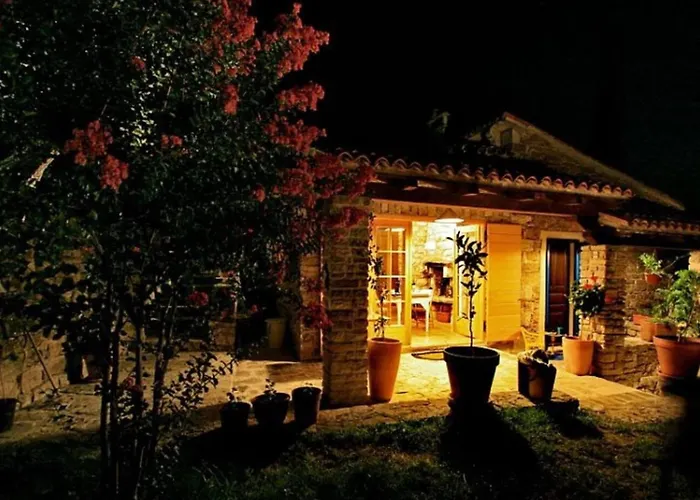 Bella - Two Bedroom House Hébergement de vacances